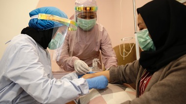 Coronavirus, sorpasso delle donne: ora si ammalano di più degli uomini