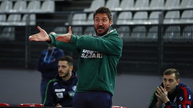 Dinamo Sassari, colpo di scena: coach Pozzecco resta