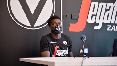 Awudu Abass firma con la Virtus Bologna: è ufficiale