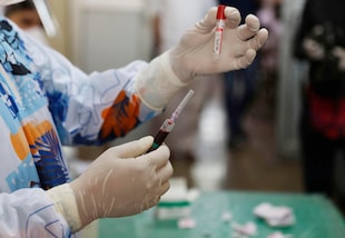 Dall'Inghilterra: "Coronavirus, ecco l'esame del sangue che identifica anche gli asintomatici"