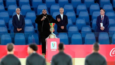 Napoli-Juve, Sylvestre si interrompe durante l'Inno: imbarazzo a Roma