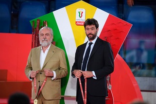 Agnelli stile Juve: premia il Napoli con De Laurentiis