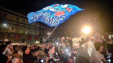 Napoli, polemica tra sindaco e Oms per la festa dei tifosi in piazza