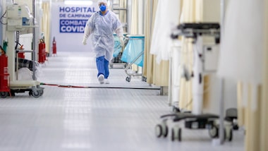 Coronavirus in Italia, contagi in calo: 251 in più rispetto a ieri