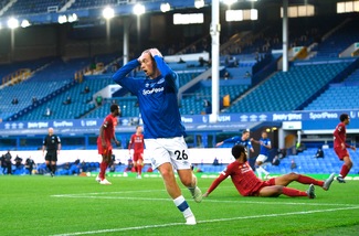 Ancelotti sfiora la vittoria con il Liverpool. Il Chelsea piega l'Aston Villa
