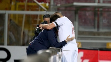 Lecce-Milan, Rebic segna e abbraccia un raccattapalle giallorosso