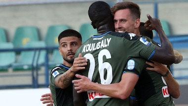 Verona-Napoli 0-2: Milik e Lozano decisivi. Simeone d'oro per il Cagliari