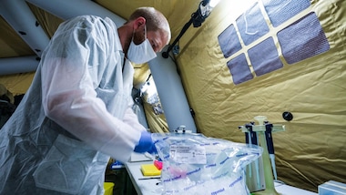 Coronavirus in Italia, 918 malati in meno e 11 regioni senza vittime