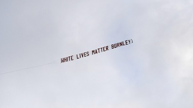Burnley, l'autore dello striscione radiato a vita dallo stadio e licenziato
