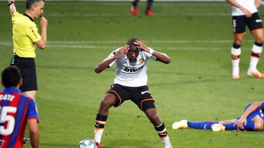 L'autogol di Kondogbia condanna il Valencia. Florenzi in campo mezz'ora