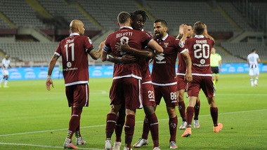 Torino, c'è l'accordo per il taglio degli stipendi