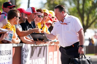 F1 McLaren, Brown: "Ricciardo da mondiale con la macchina giusta"