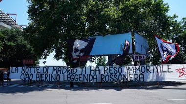 Milan, l'omaggio dei tifosi a Prati: "Sei immortale"