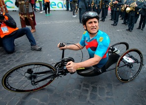 Zanardi, la sua Obiettivo Tricolore al traguardo di Santa Maria di Leuca