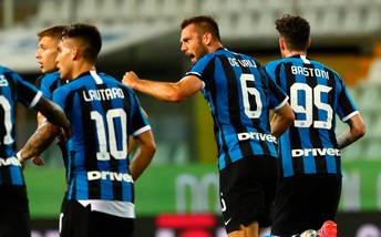 Parma-Inter 1-2: De Vrij e Bastoni salvano Conte, Juve sempre a +8