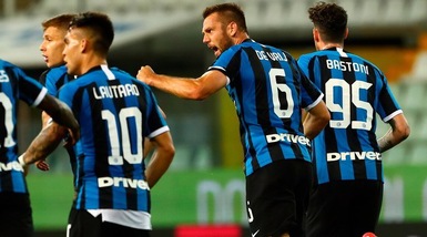 Parma-Inter 1-2: De Vrij e Bastoni salvano Conte, Juve sempre a +8