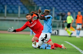 Rizzoli sul rigore alla Lazio: "C'è stata malizia di Caicedo"