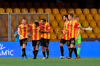 Benevento, promozione in Serie A da record: segna Sau, gioia Inzaghi