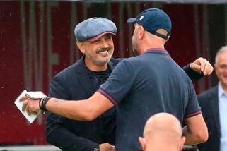 Bologna, Mihajlovic scherza in tv con Zenga: "Walter, sei una mezza sega"