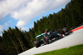 Gp Austria, Bottas in pole davanti a Hamilton: delusione Ferrari