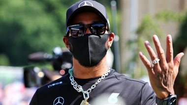 Gp Austria, Hamilton penalizzato: partirà quinto