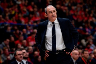 Ettore Messina dà un aiuto economico alle Cucine Popolari di Bologna