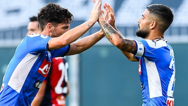 Festa Napoli con Mertens e Lozano. Pari Fiorentina