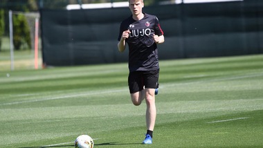 Bologna, Schouten stiramento: 15 giorni di stop