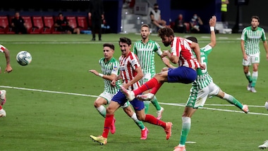 Liga: Arthur assente, al Barcellona basta Vidal. L'Atletico Madrid vince in dieci