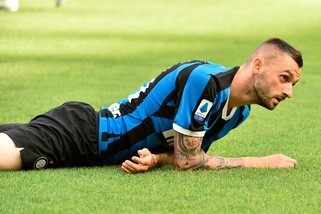 Brozovic, che guaio: passa con il rosso ed è positivo all'alcoltest