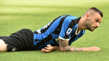 Brozovic, che guaio: passa con il rosso ed è positivo all'alcoltest