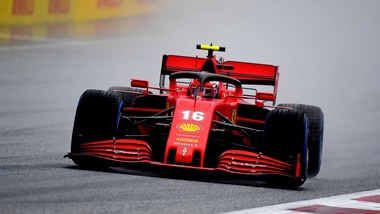 GP Stiria: le due Ferrari si toccano al via, ritiro per Vettel e Leclerc