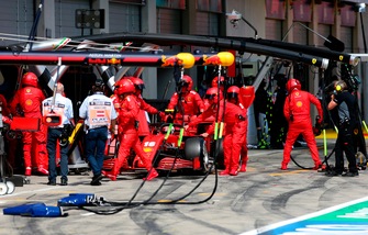 Crollo Ferrari, implacabile la stampa mondiale: "Fallimento incredibile"