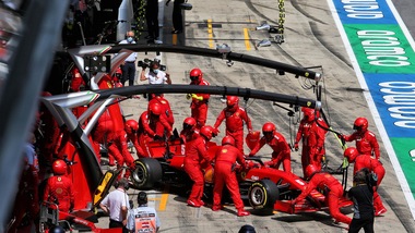 GP Stiria: flop Ferrari, contatto e ritiro Vettel-Leclerc. Hamilton 1°