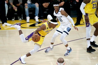 Nba, infortunio per i Los Angeles Lakers: Rondo si frattura il pollice