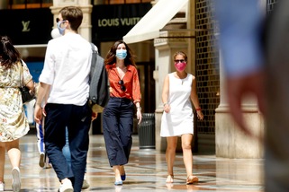 Coronavirus, stretta dell'Andalusia: mascherina anche in spiaggia