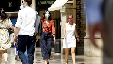 Coronavirus, stretta dell'Andalusia: mascherina anche in spiaggia