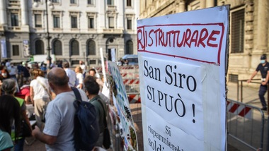 Milano, sit-in contro il nuovo stadio: "Ristrutturare il Meazza si può"