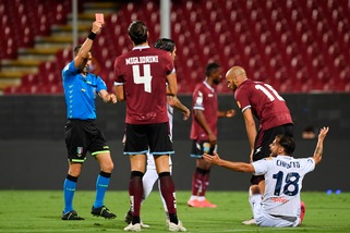 Serie B, Crotone-Salernitana: dirige Prontera. Fourneau per Spezia-Venezia