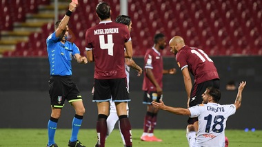 Serie B, Crotone-Salernitana: dirige Prontera. Fourneau per Spezia-Venezia