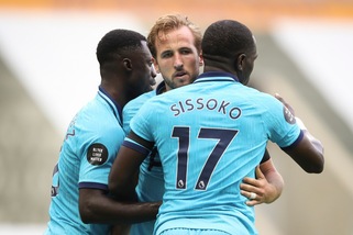 Tris per Mourinho che accorcia sul Wolverhampton. Vince l'Arsenal con il Liverpool