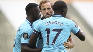 Tris per Mourinho che accorcia sul Wolverhampton. Vince l'Arsenal con il Liverpool