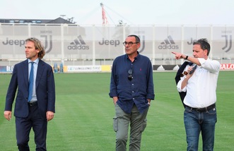 Se Sarri vince resta ma qualcuno parte: il piano della Juve