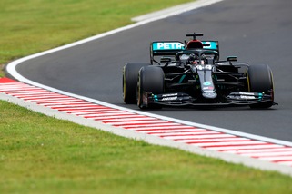 Gp Ungheria: Hamilton al comando a metà gara, Ferrari in ritardo