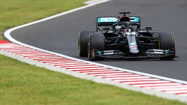 Gp Ungheria: Hamilton al comando a metà gara, Ferrari in ritardo
