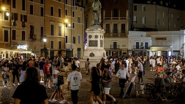 Coronavirus, movida a Roma: chiuse le principali piazze