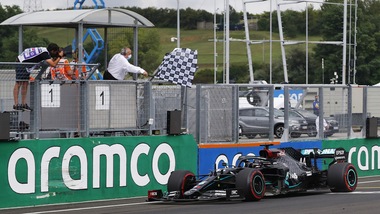 F1: Hamilton trionfa in Ungheria, poi Verstappen. Vettel 6°, Leclerc 11°