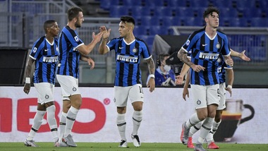 L’Inter riprende la Roma nel finale: Conte a -5 dalla Juve