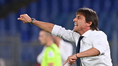 Conte furioso: "Calendario folle per ostacolare l'Inter"