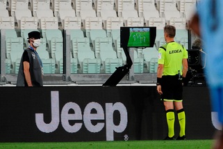 Juve-Lazio, la moviola: ci sono i falli da rigore di Bastos e Bonucci